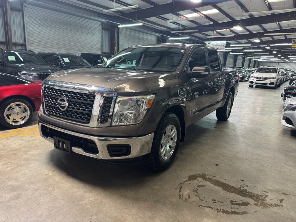 2017 Nissan Titan Image 3