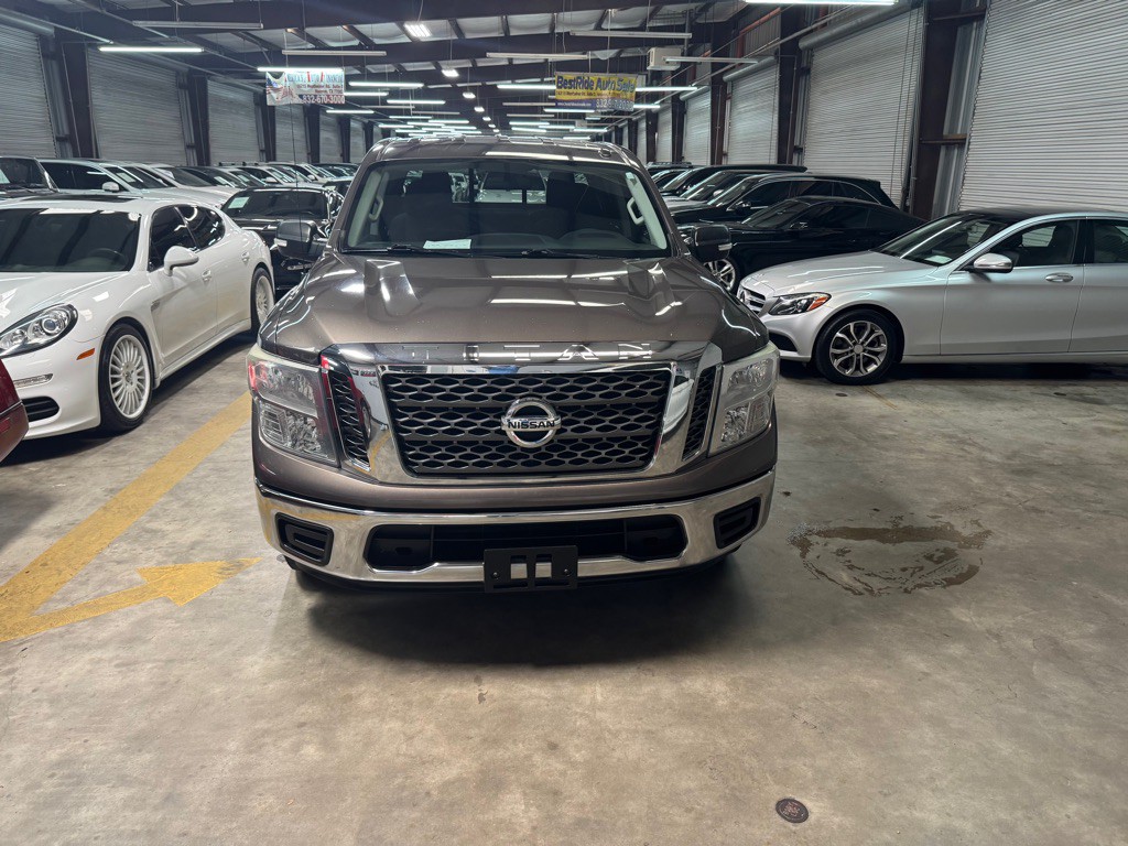 2017 Nissan Titan Image 5