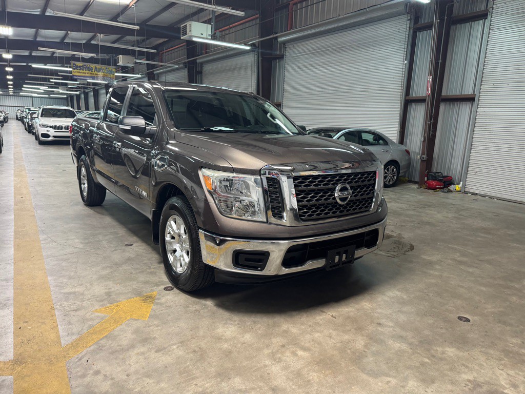2017 Nissan Titan Image 6
