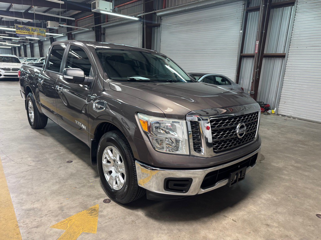 2017 Nissan Titan Image 7