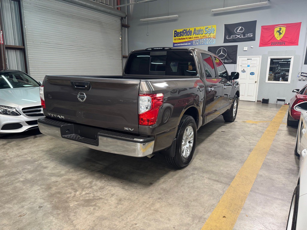 2017 Nissan Titan Image 8