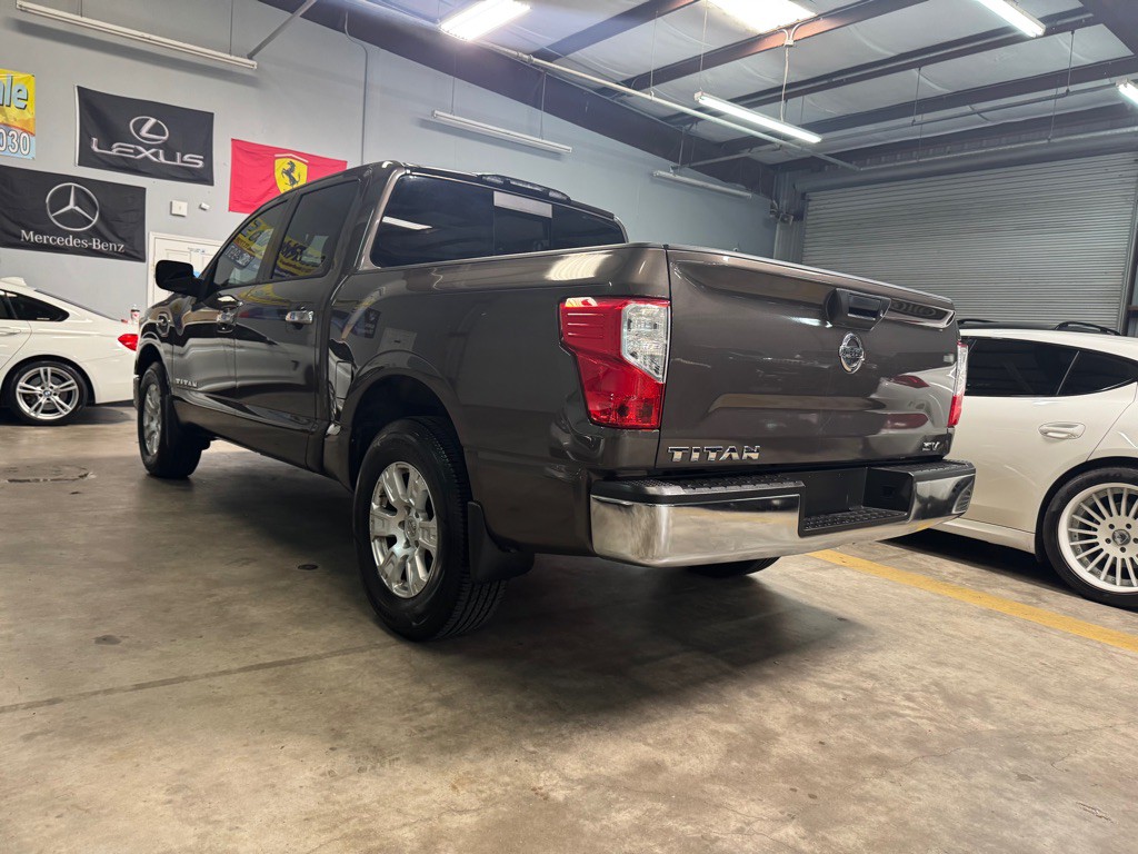 2017 Nissan Titan Image 11