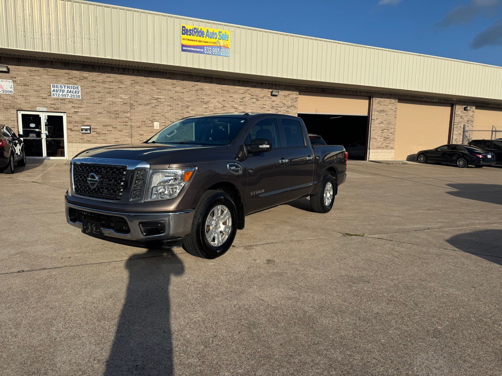 2017 Nissan Titan Image 12