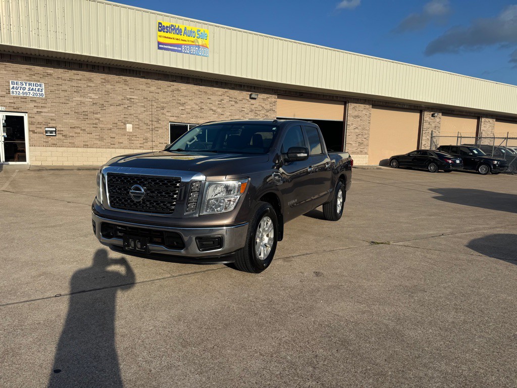 2017 Nissan Titan Image 13