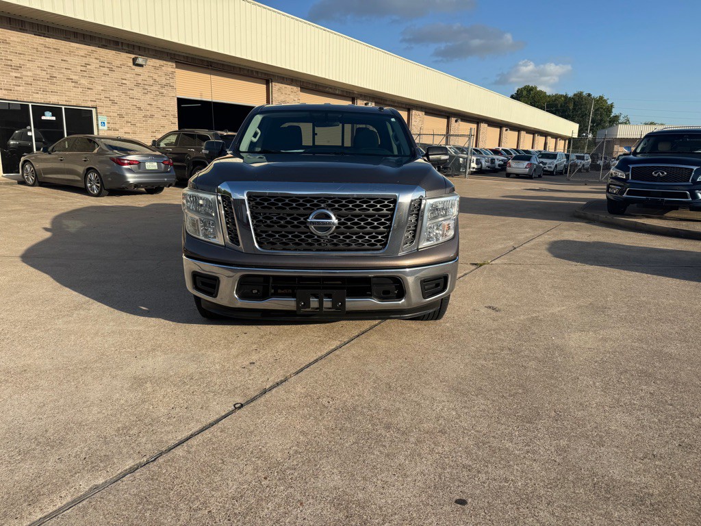 2017 Nissan Titan Image 14