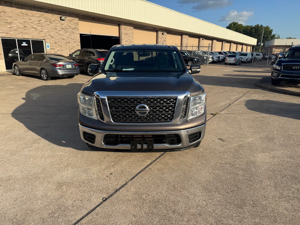2017 Nissan Titan Image 15