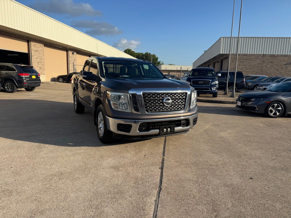 2017 Nissan Titan Image 16