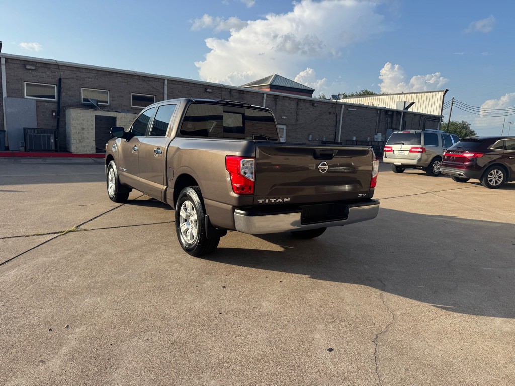 2017 Nissan Titan Image 20
