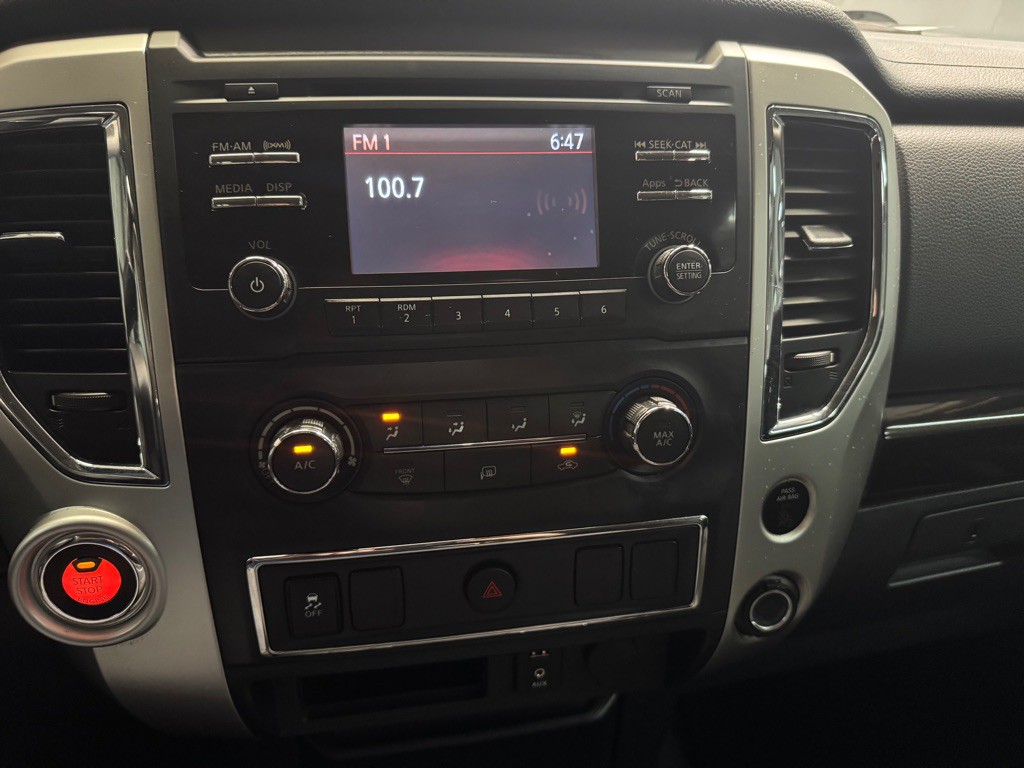 2017 Nissan Titan Image 31