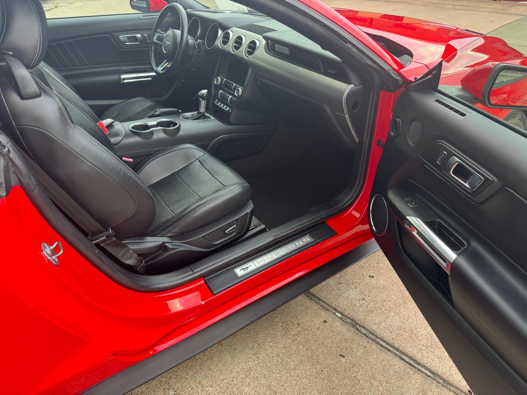 2019 Ford Mustang Image 34