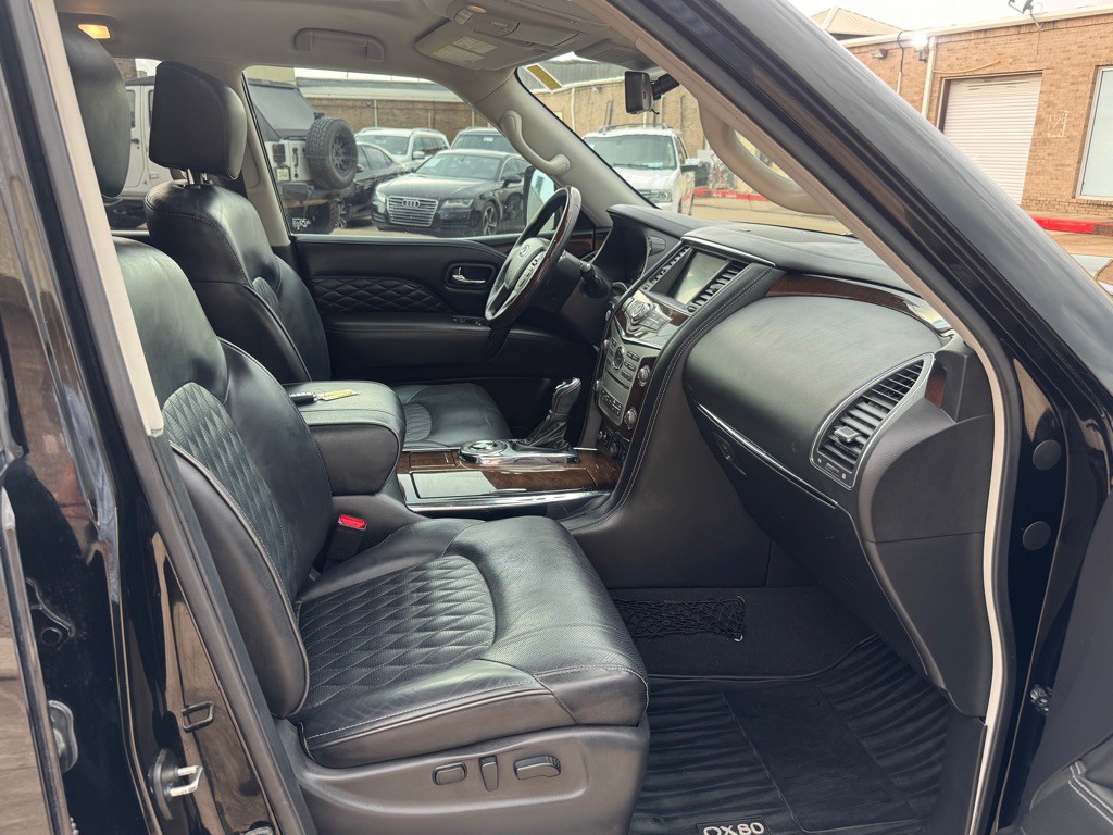 2019 INFINITI QX80 Image 32