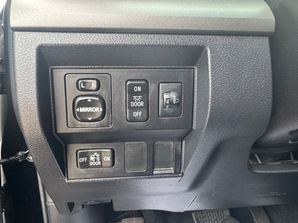 2017 Toyota Tundra Image 32