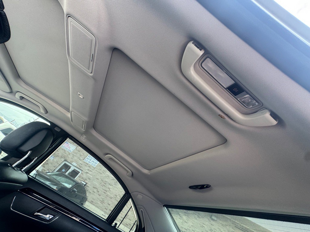 2012 Mercedes-Benz S-Class Image 36