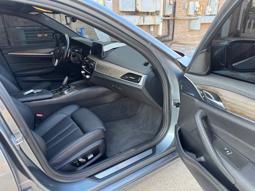 2018 BMW 5 Series Image 23