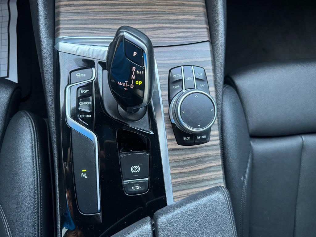 2018 BMW 5 Series Image 32
