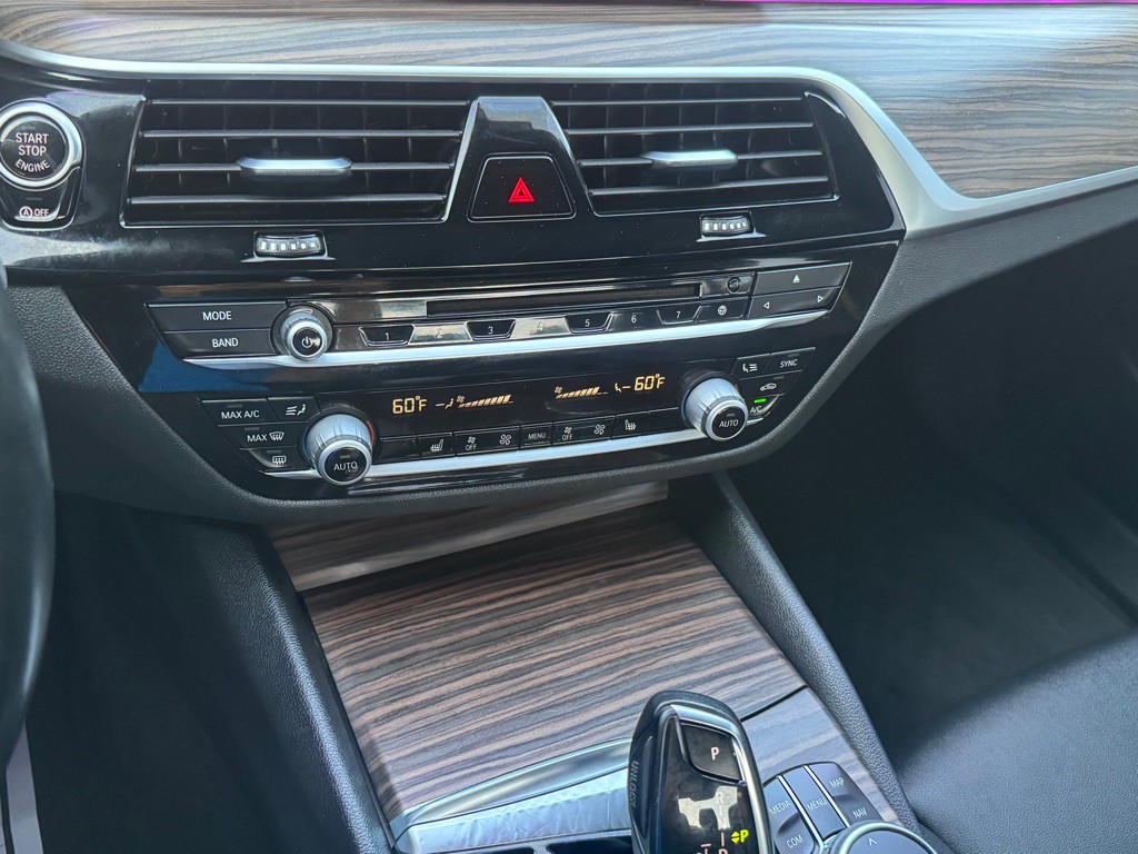 2018 BMW 5 Series Image 33