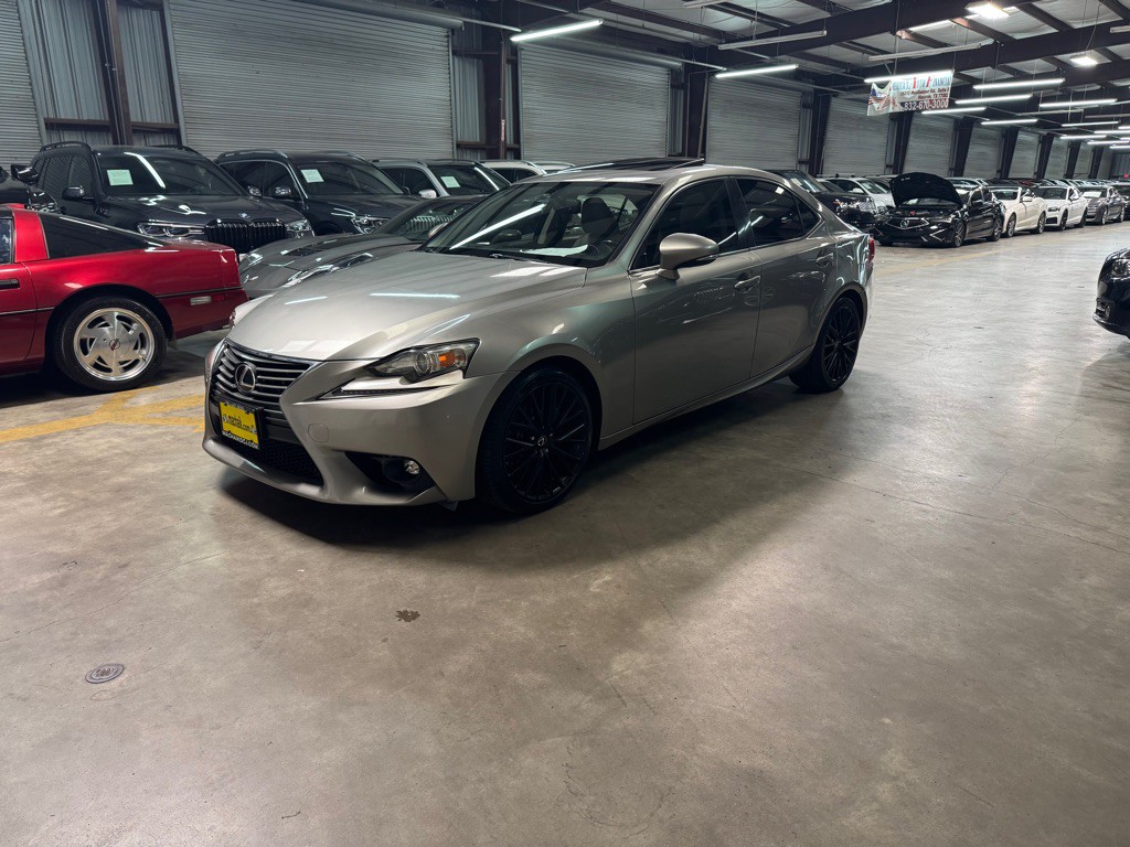 2015 Lexus IS Image 2