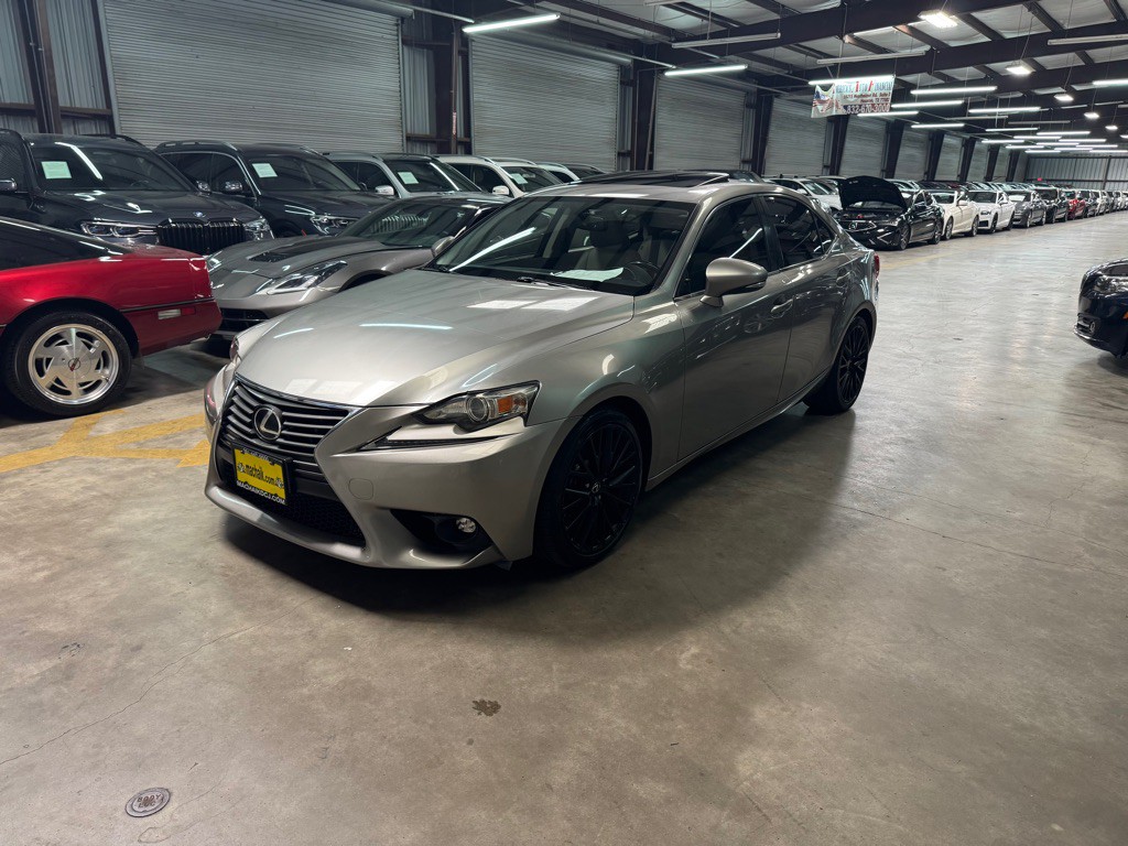 2015 Lexus IS Image 3