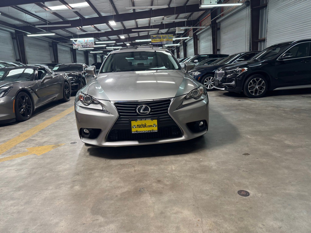 2015 Lexus IS Image 4