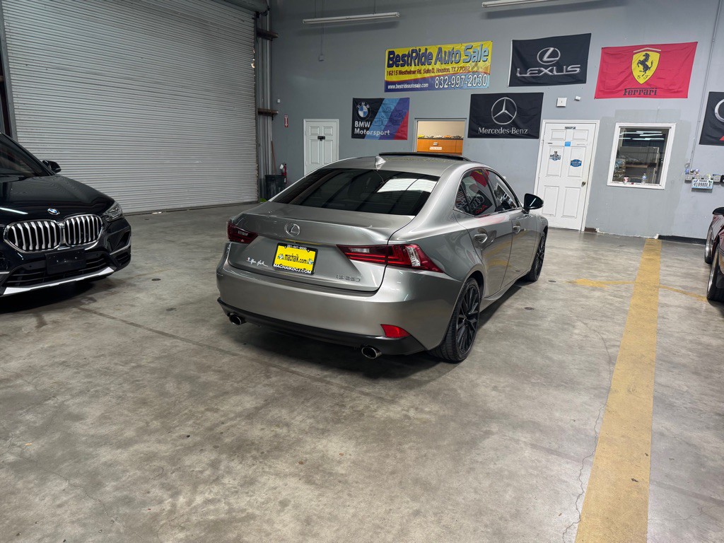 2015 Lexus IS Image 9