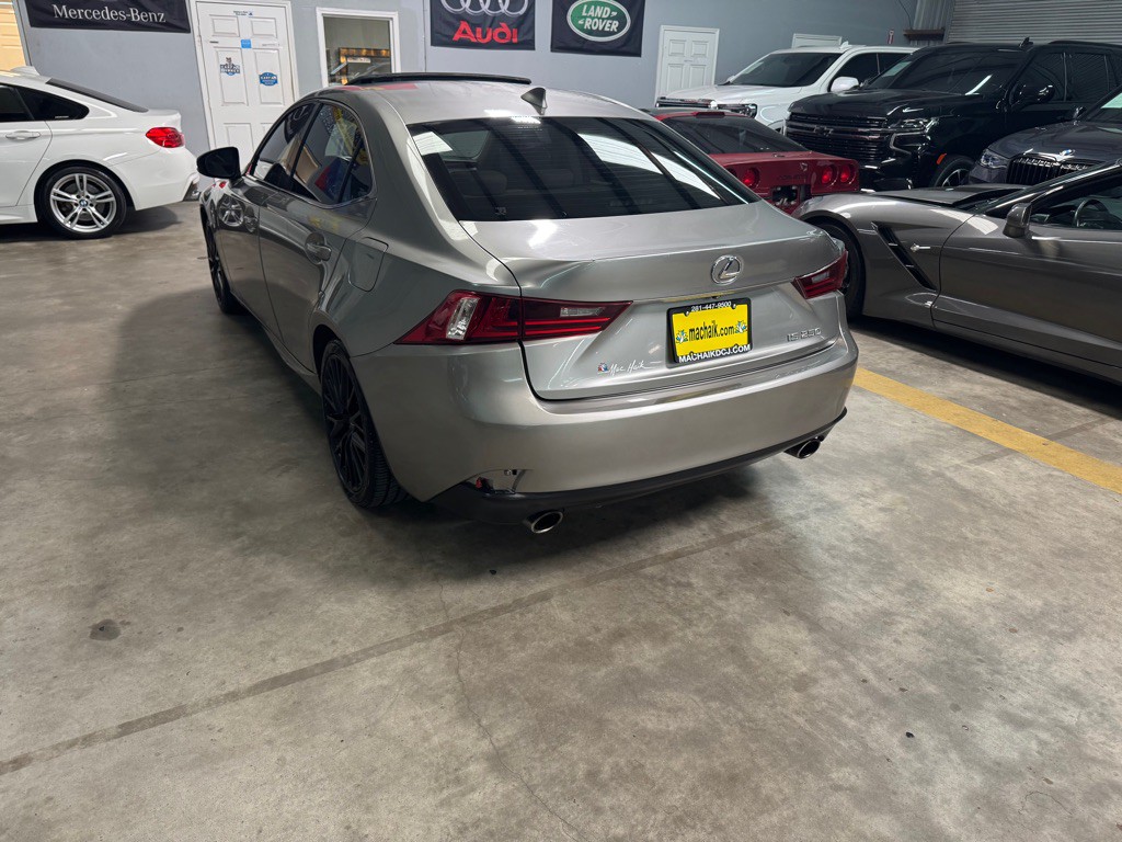 2015 Lexus IS Image 11