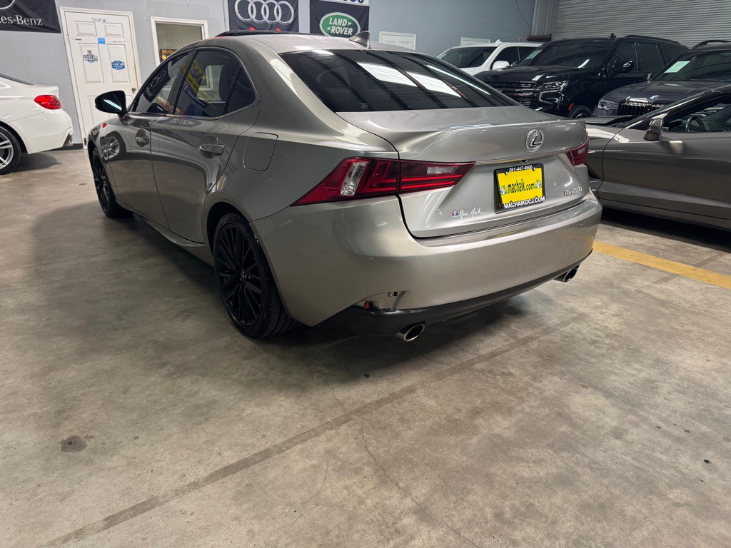2015 Lexus IS Image 12