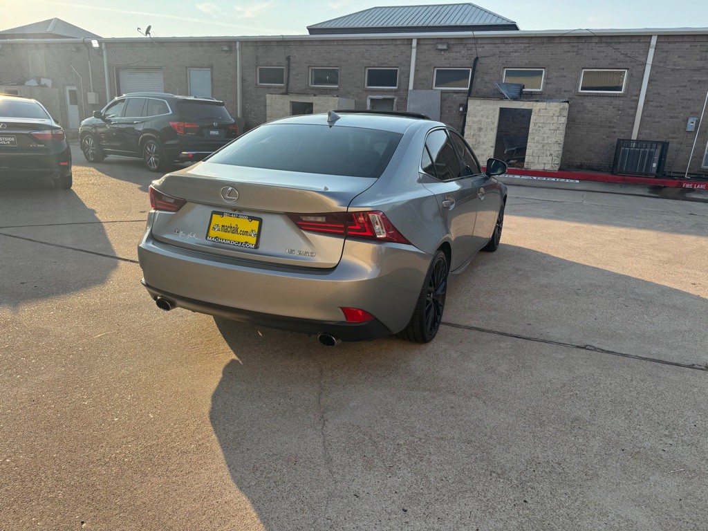 2015 Lexus IS Image 21