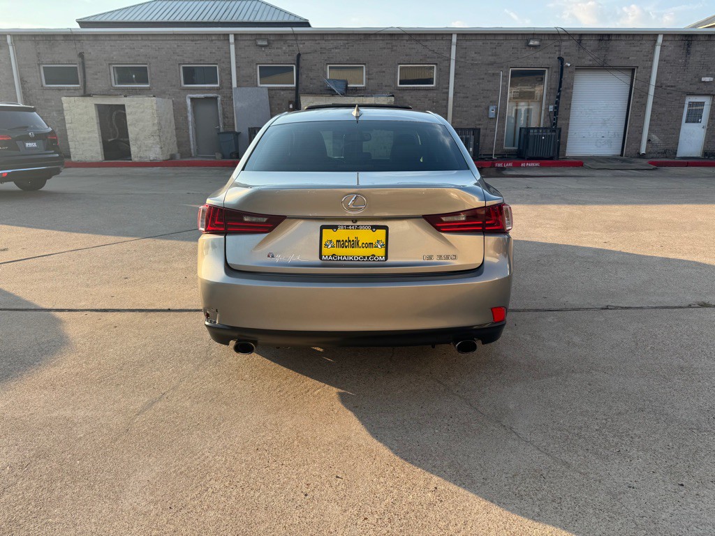 2015 Lexus IS Image 22
