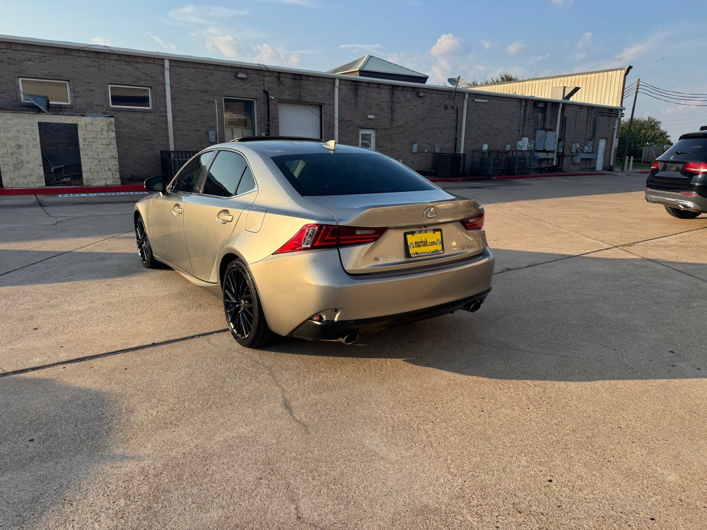 2015 Lexus IS Image 23