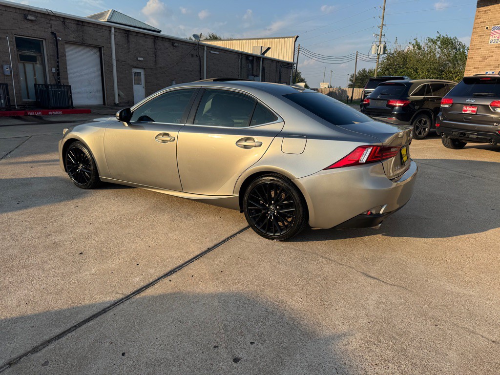 2015 Lexus IS Image 24