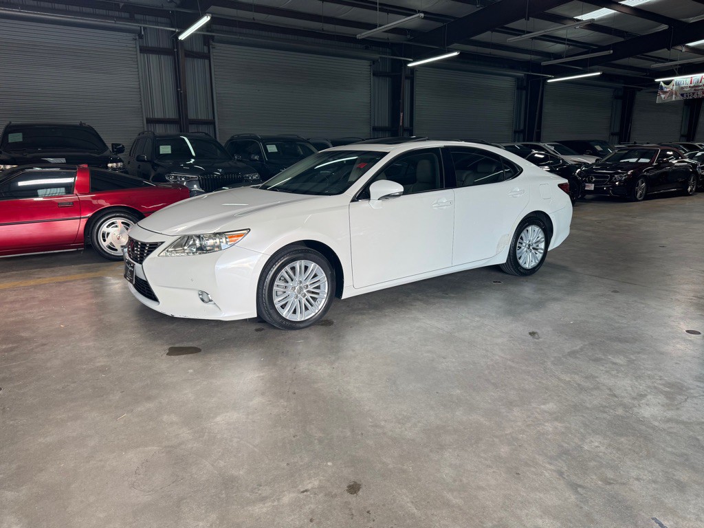 2013 Lexus ES Image 2