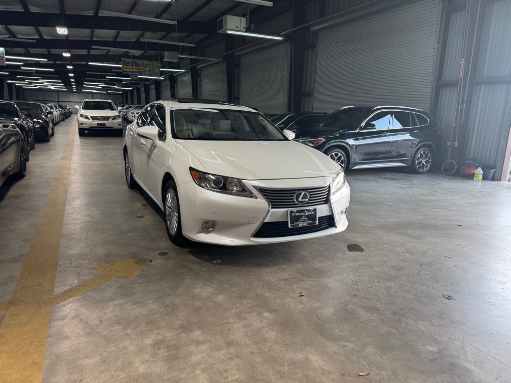 2013 Lexus ES Image 6