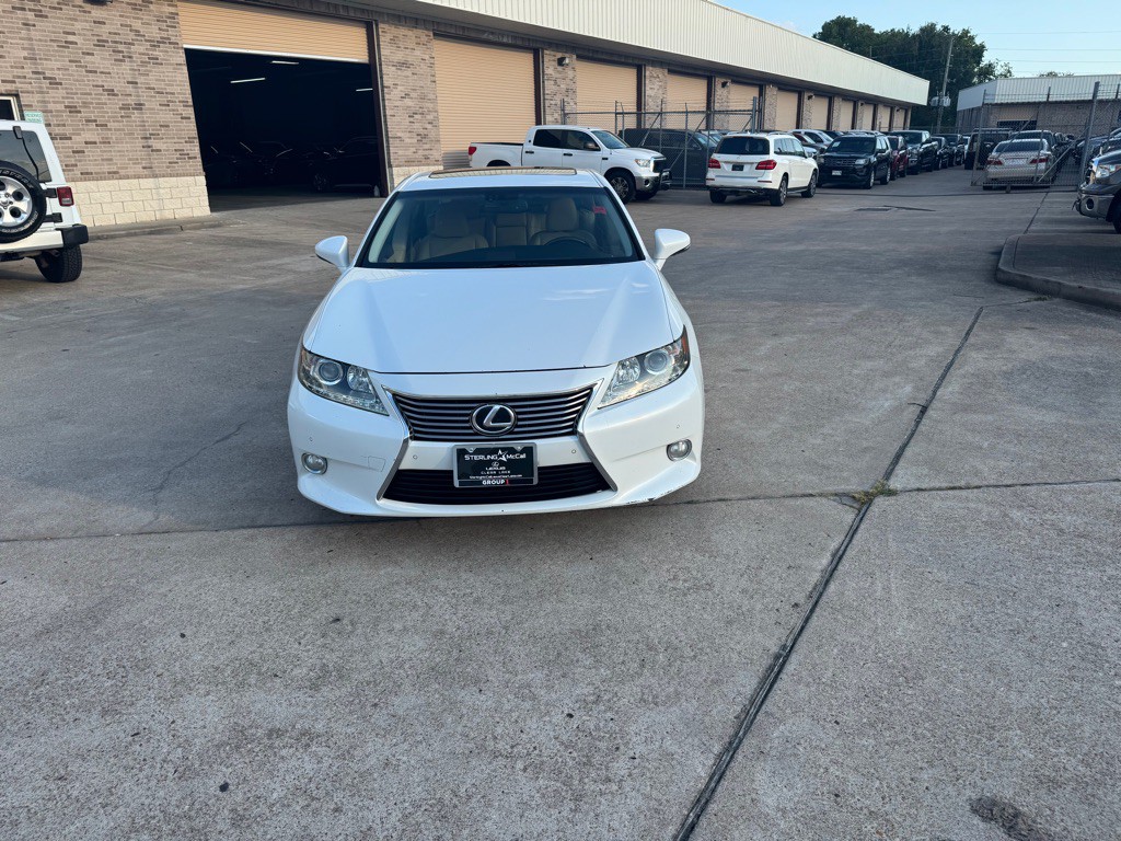 2013 Lexus ES Image 16