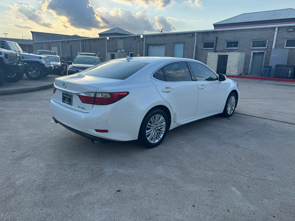 2013 Lexus ES Image 19