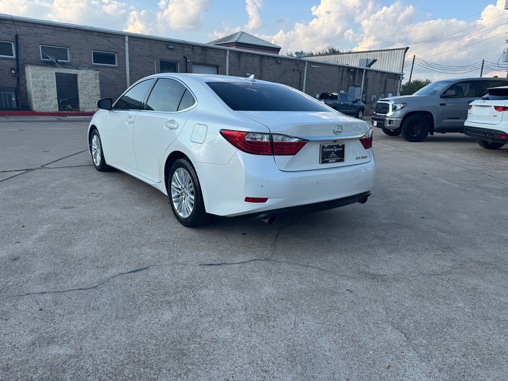2013 Lexus ES Image 22