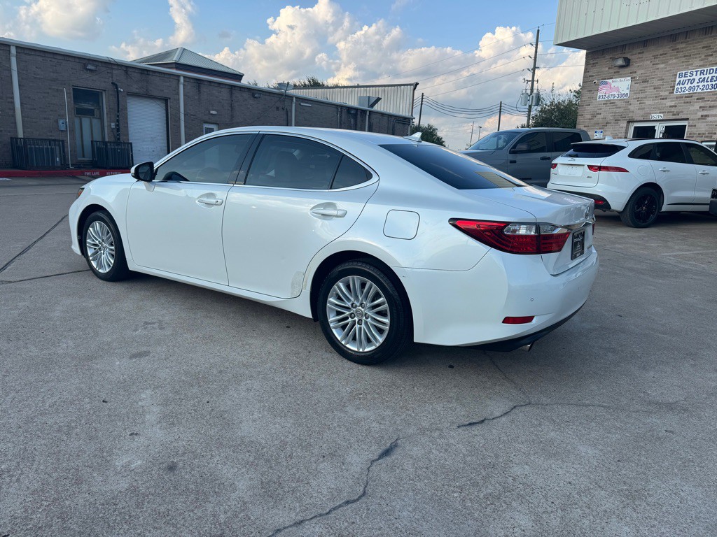 2013 Lexus ES Image 23