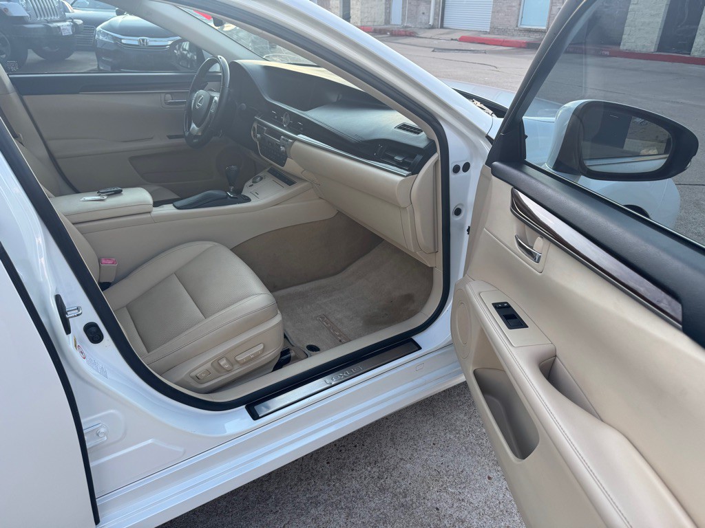 2013 Lexus ES Image 26