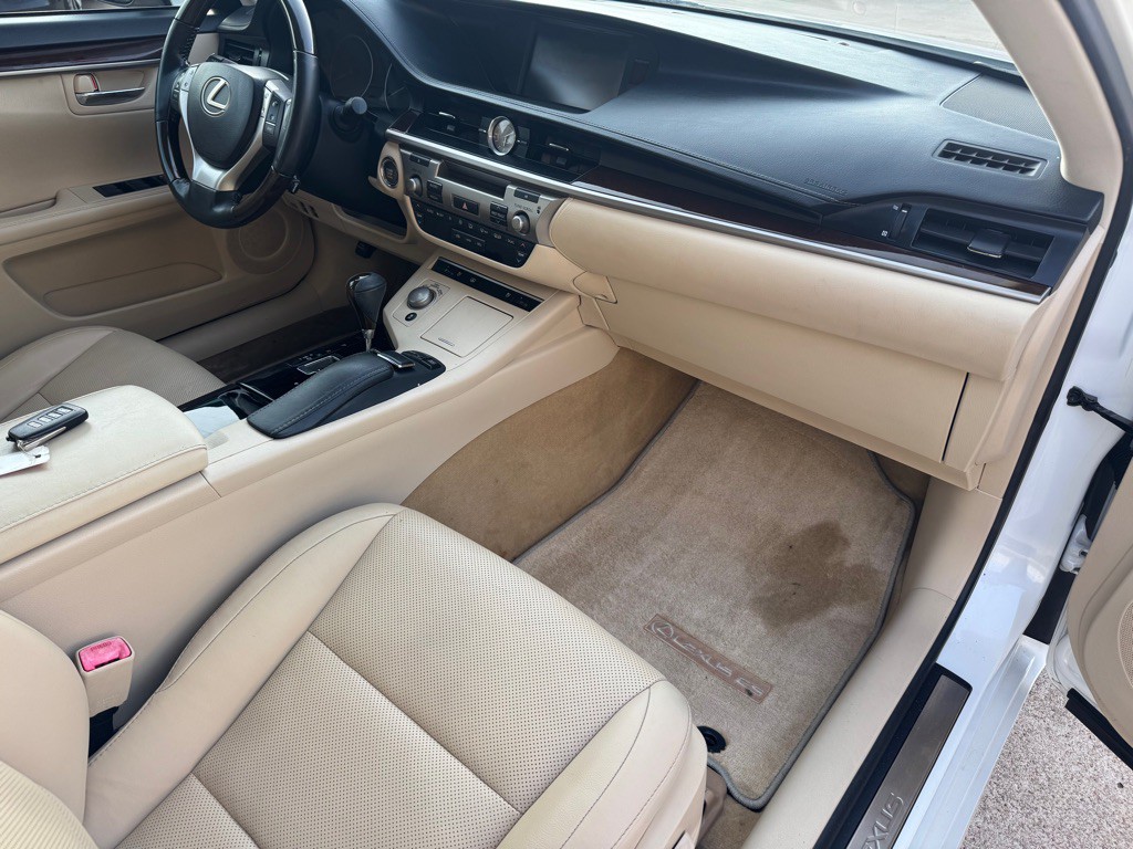 2013 Lexus ES Image 27