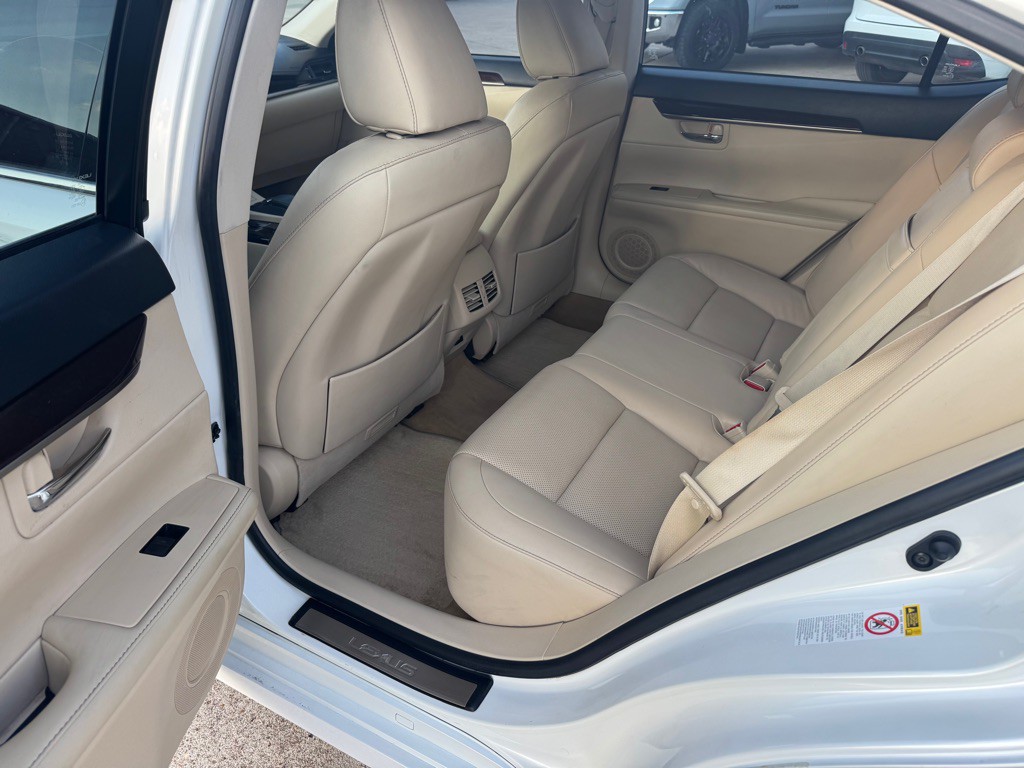2013 Lexus ES Image 28