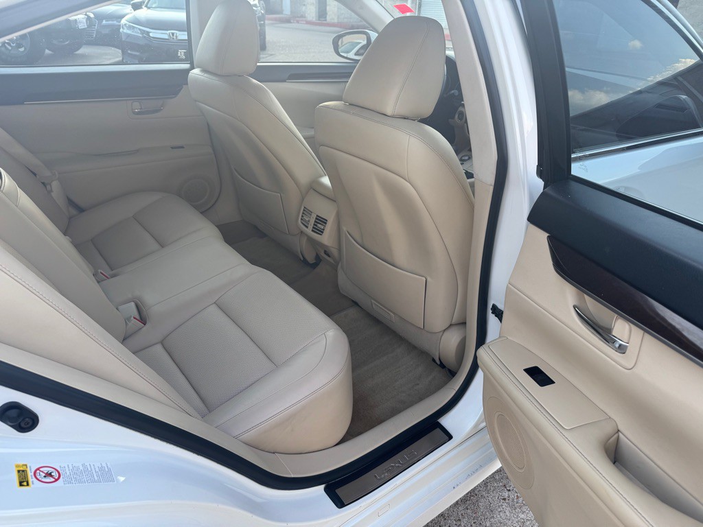 2013 Lexus ES Image 29