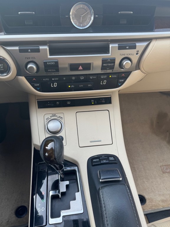 2013 Lexus ES Image 34