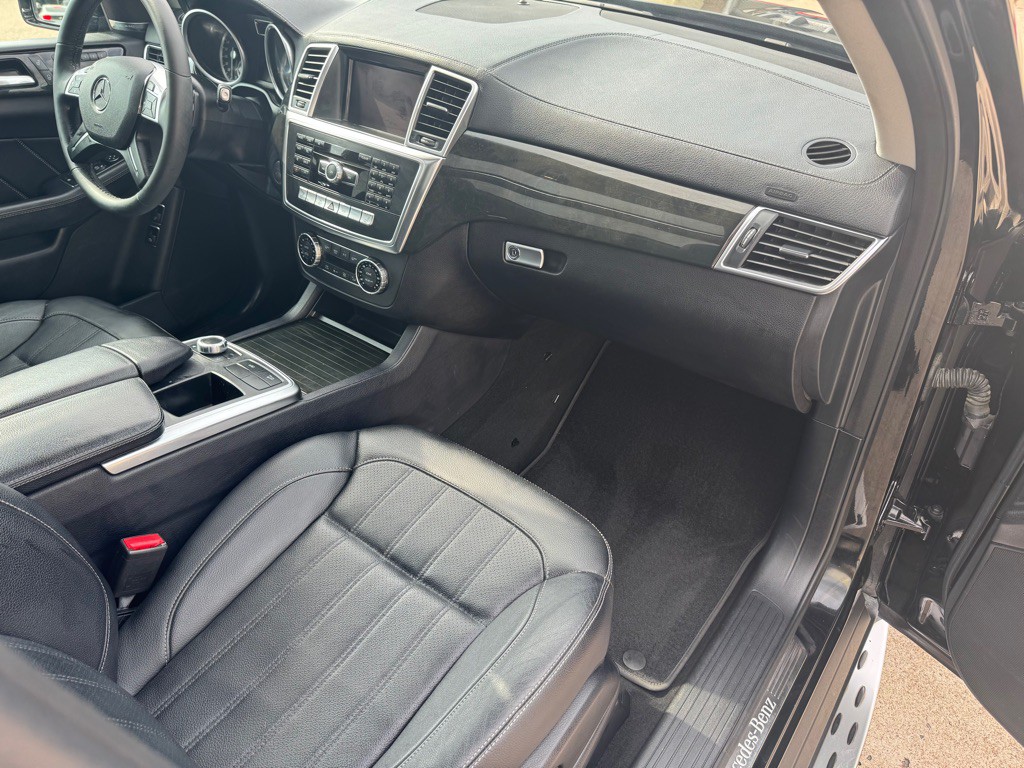 2016 Mercedes-Benz GL-Class Image 28