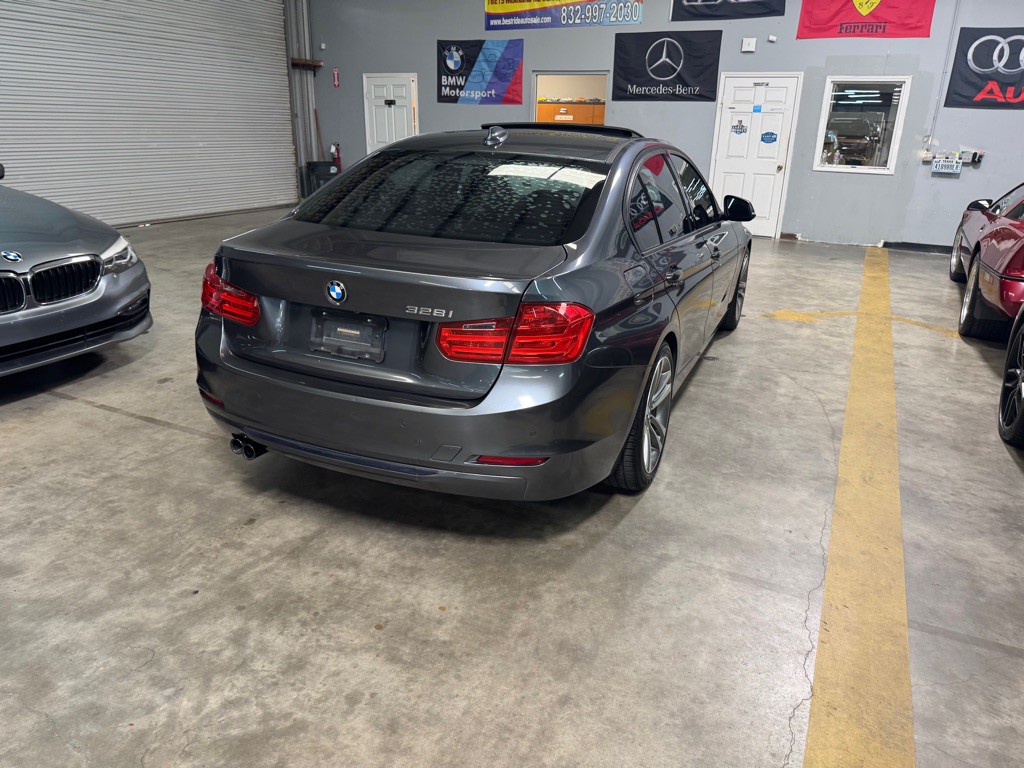2014 BMW 3 Series Image 10