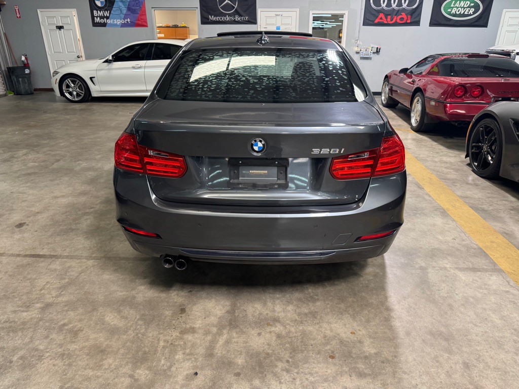 2014 BMW 3 Series Image 11