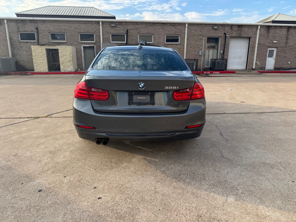 2014 BMW 3 Series Image 22