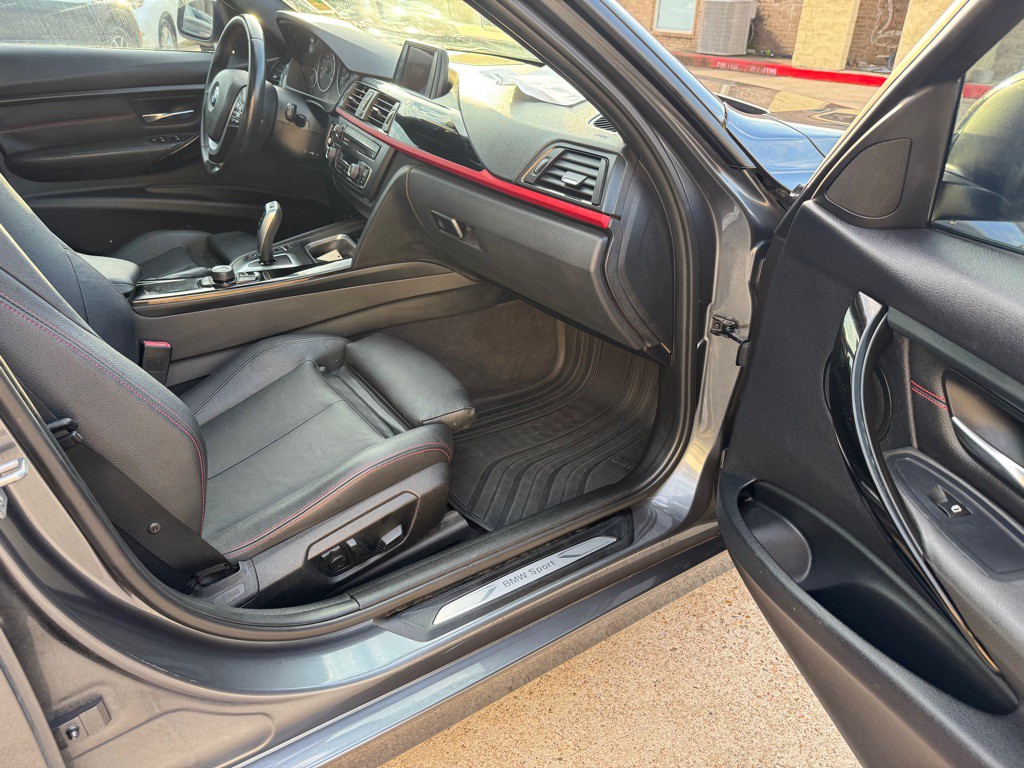 2014 BMW 3 Series Image 27