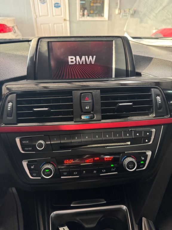 2014 BMW 3 Series Image 32