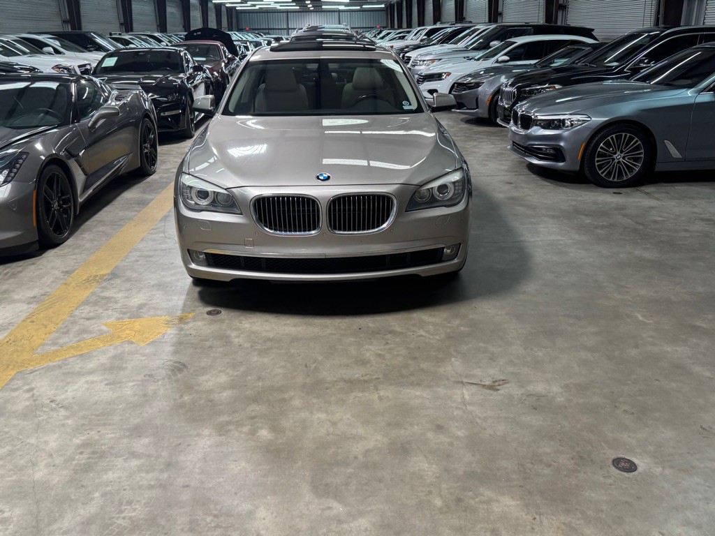2012 BMW 7 Series Image 2