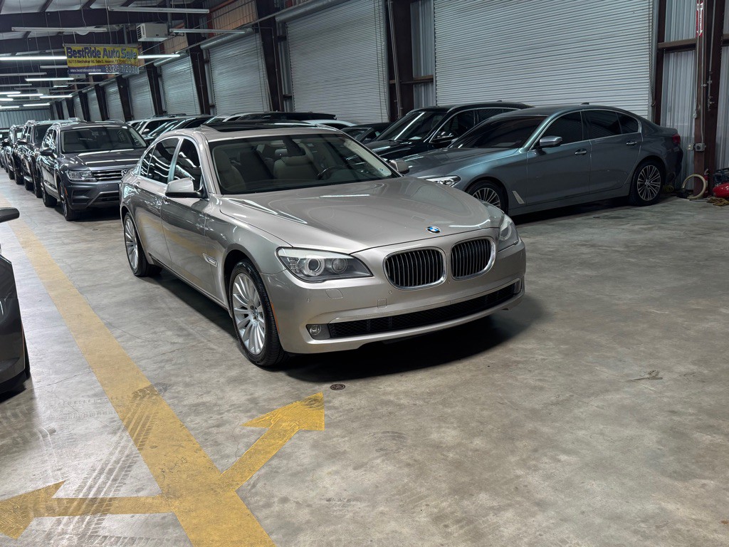2012 BMW 7 Series Image 3