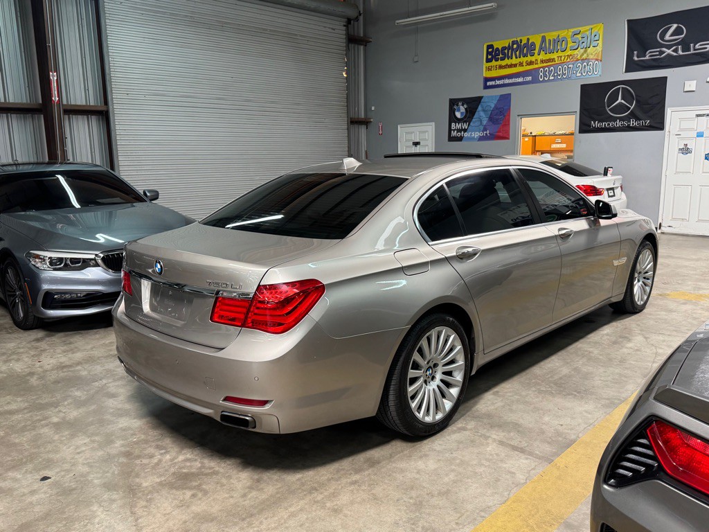 2012 BMW 7 Series Image 4